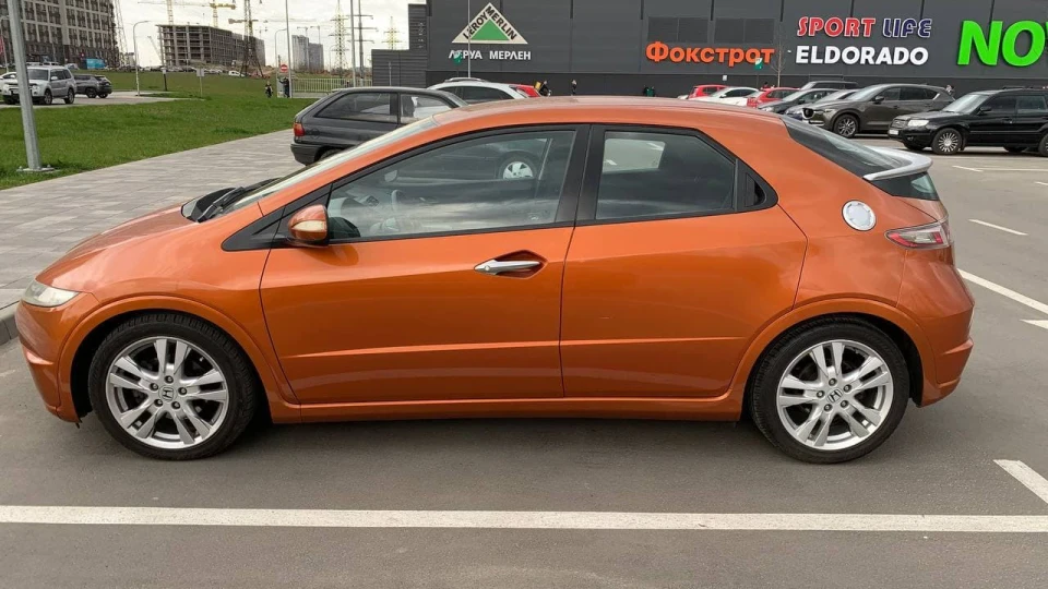 Honda Civic Hatchback 1.8 i-VTEC 2