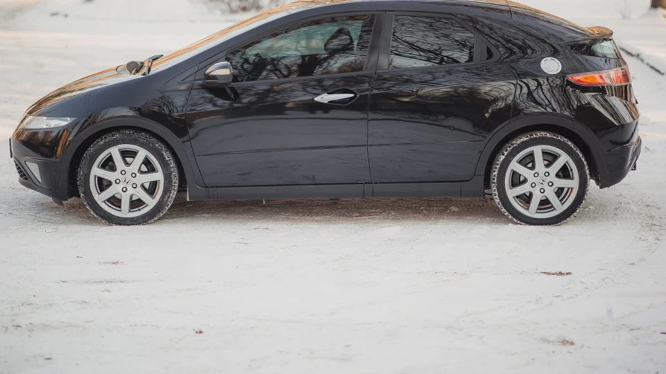 Honda Civic Hatchback Black Lightning 2