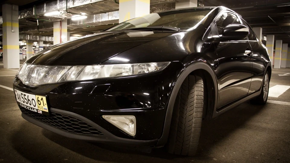 Honda Civic Hatchback чорний металік,1.8