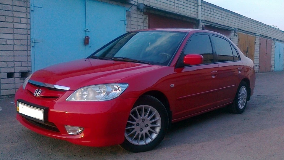 Honda Civic Hatchback Deep Red 2