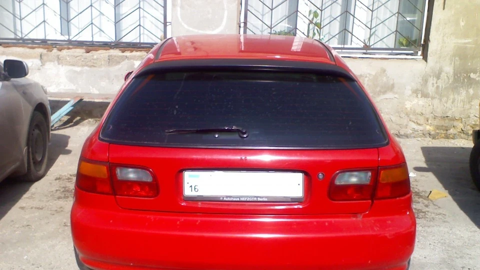 Honda Civic Hatchback червоне 2