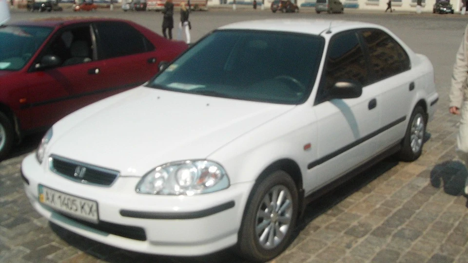 Honda Civic Hatchback Lady in white 3