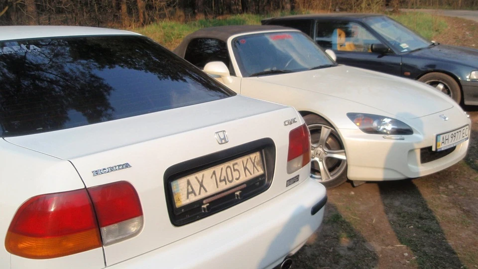 Honda Civic Hatchback Lady in white 4