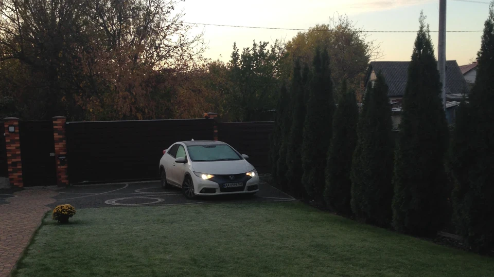 Honda Civic Hatchback Small 3
