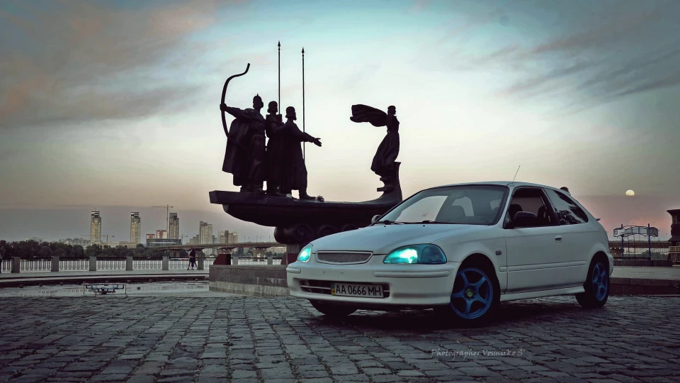 Honda Civic Hatchback Montana Snow white мат 4