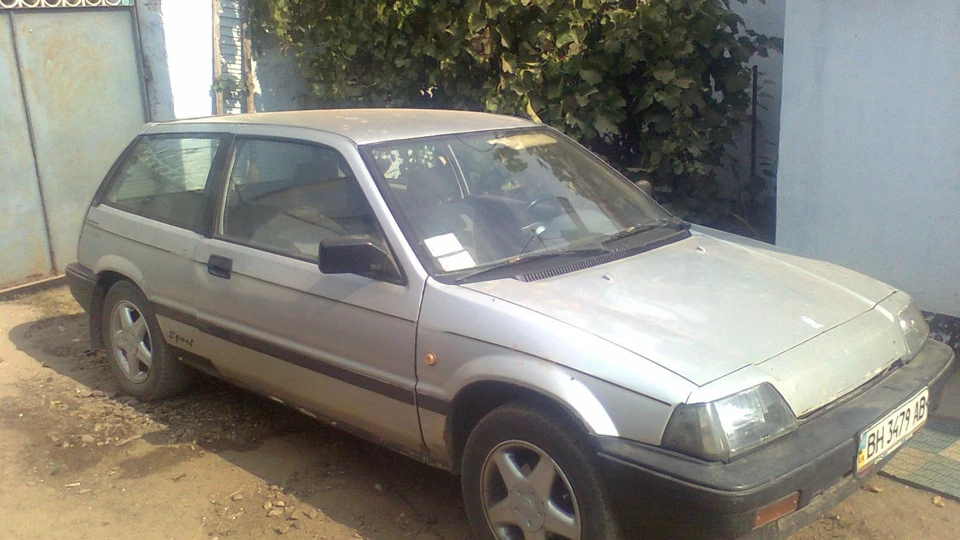 Honda Civic Hatchback побитий часом тапок 3