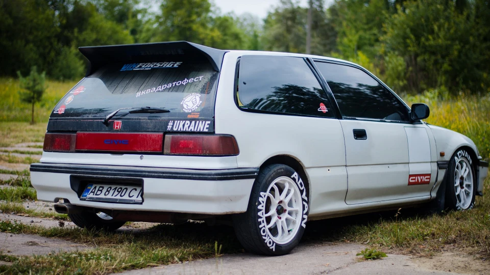 Honda Civic Hatchback Red Bull 3