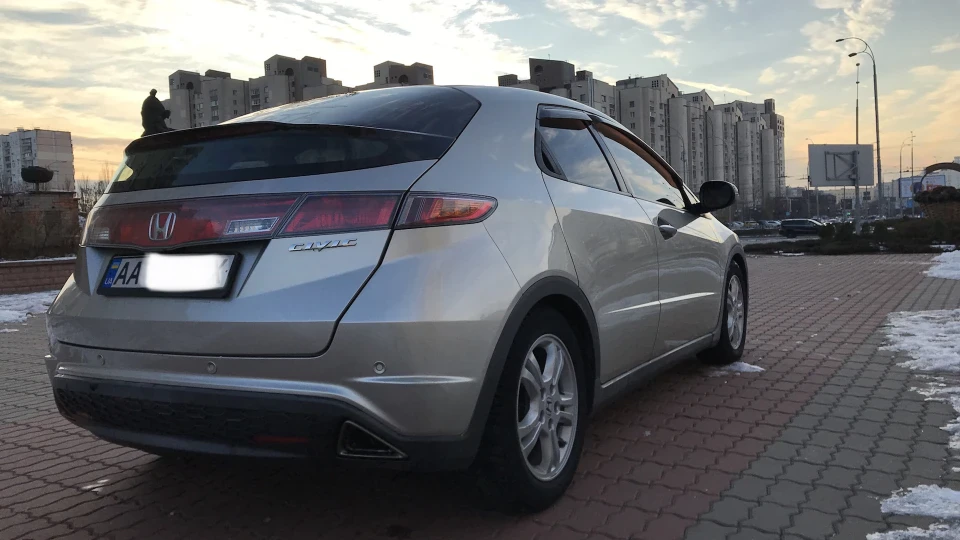 Honda Civic Hatchback Срібна куля 4