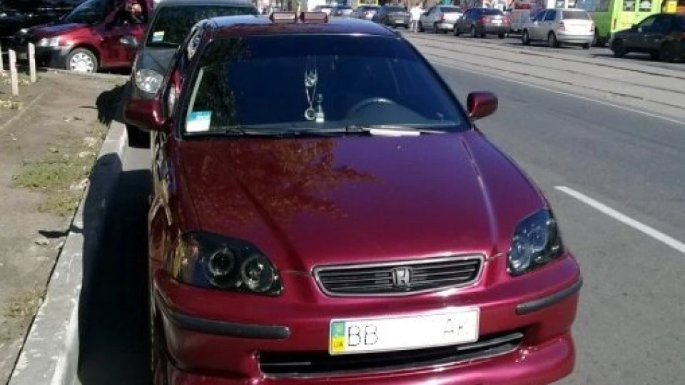Honda Civic Hatchback стигла вишня 2