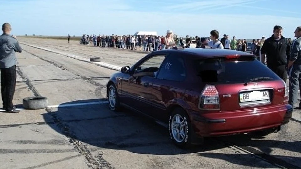 Honda Civic Hatchback стигла вишня 4