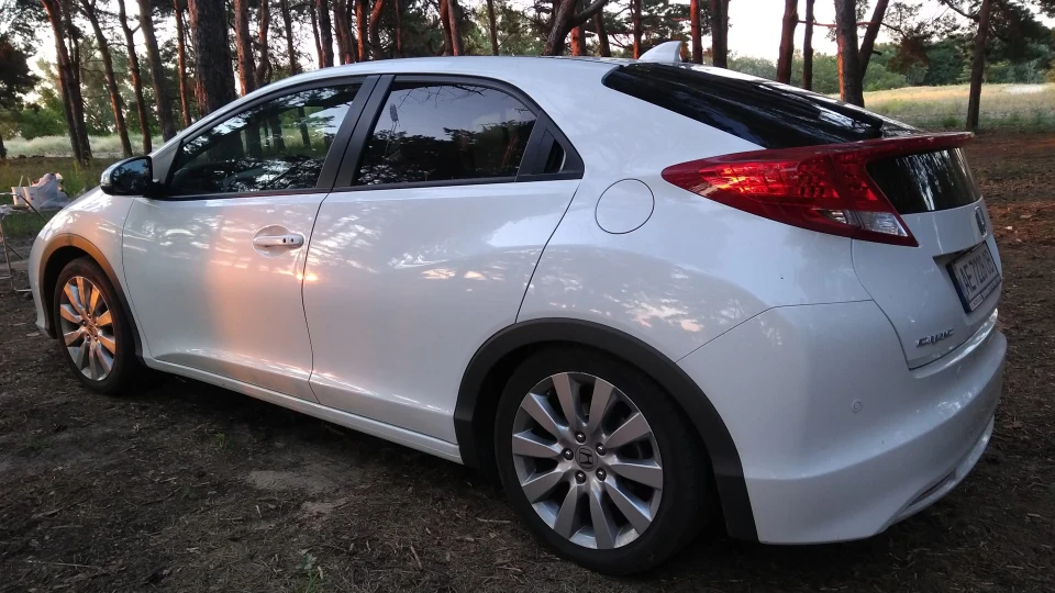 Honda Civic Hatchback WhiteShark