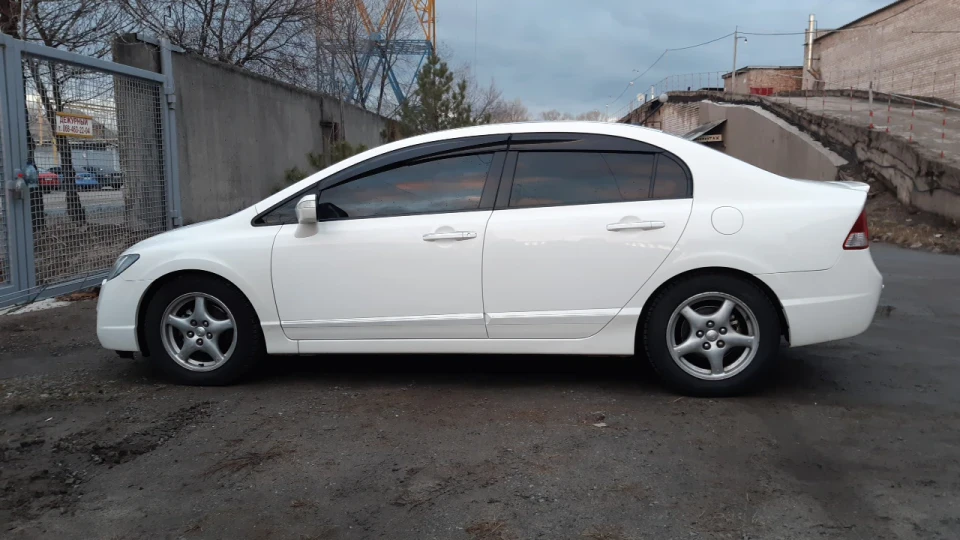 Honda Civic Hybrid 3
