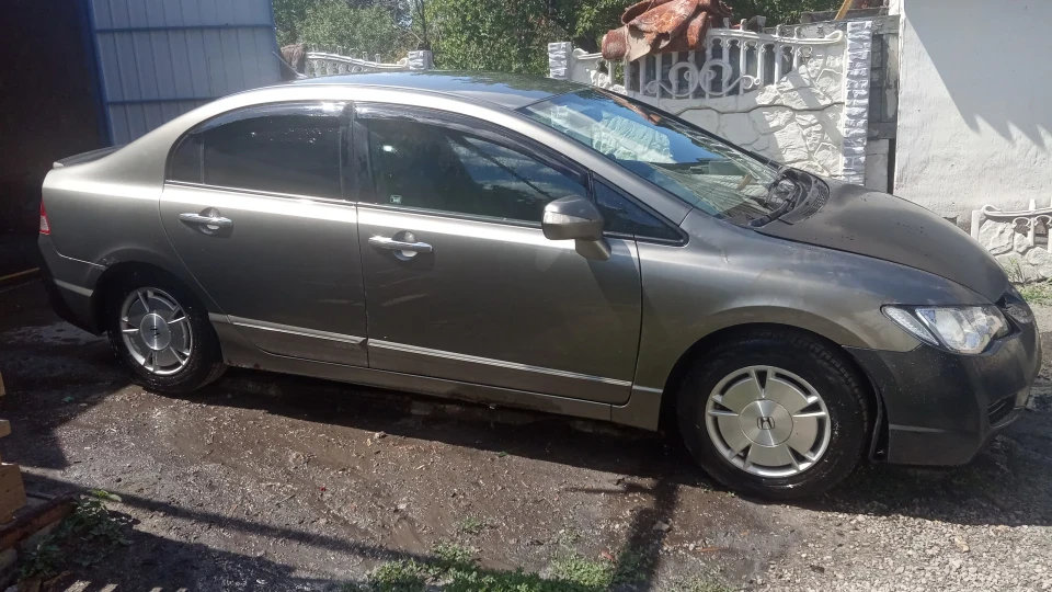 Honda Civic Hybrid 3