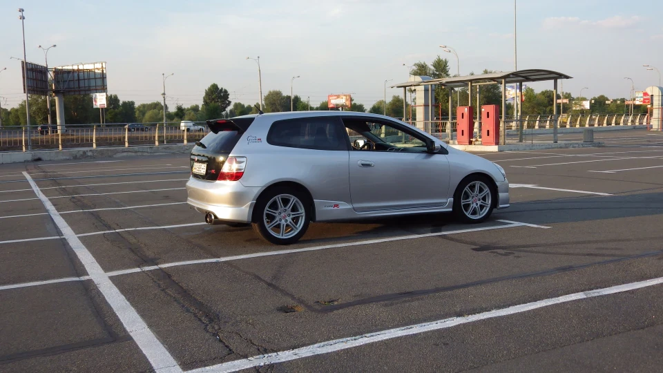 Honda Civic Type R 4