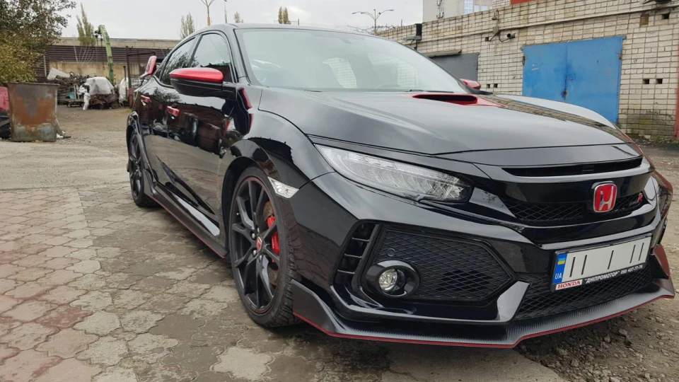 Honda Civic Type R Black and Red 4