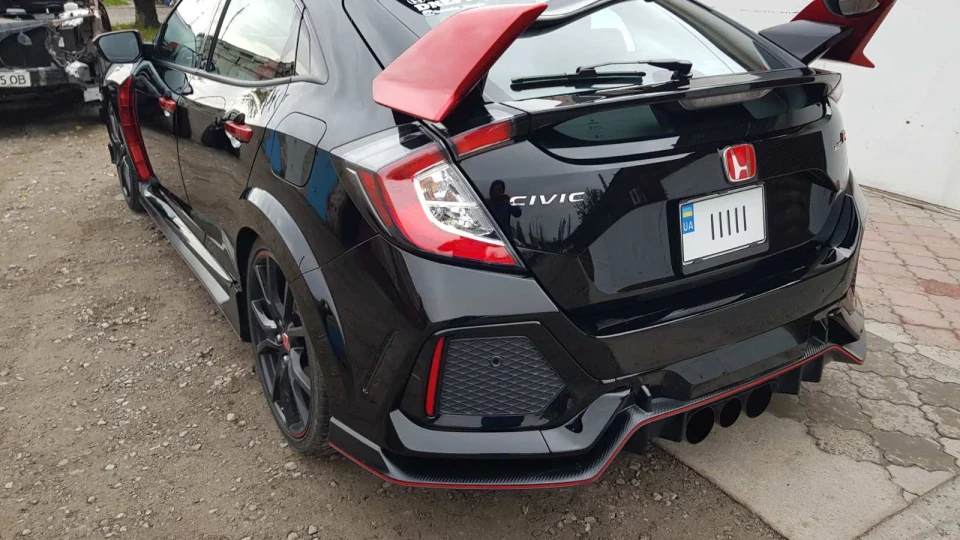 Honda Civic Type R Black and Red 5