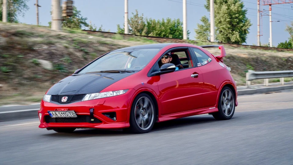 Honda Civic Type R kicks in, yo! 2