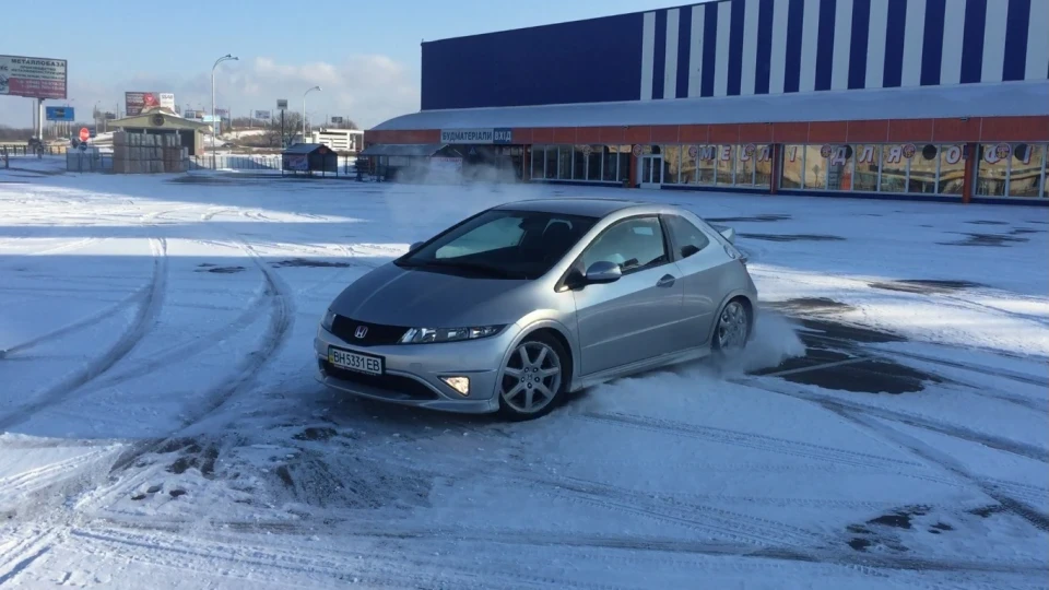 Honda Civic Type R Сокира краще бензопили 3