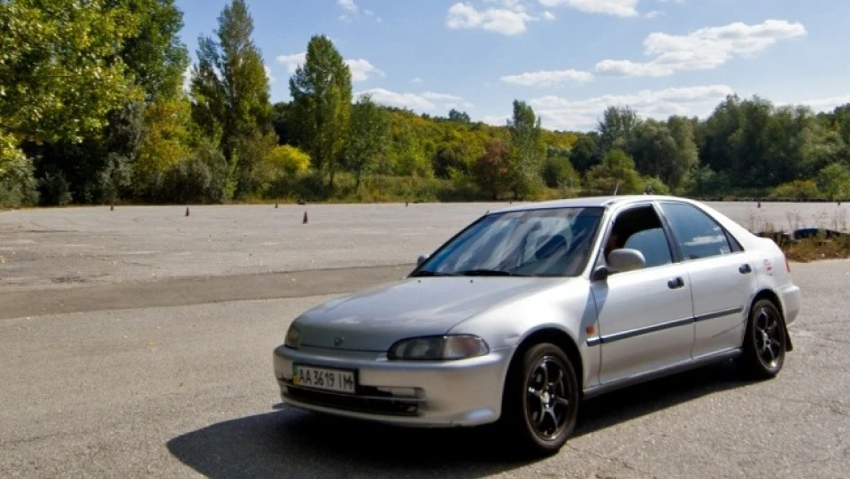 Honda Civic 1.5 DXi 4