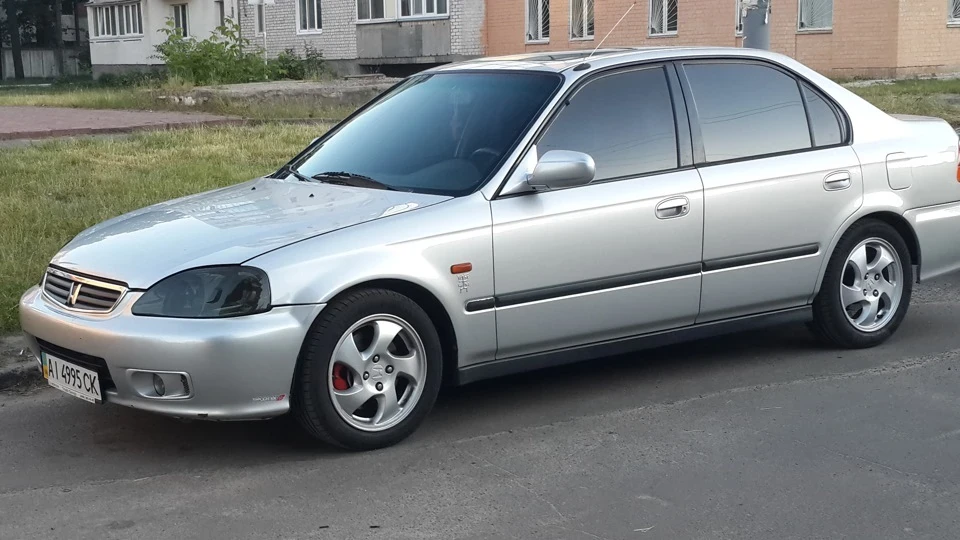 Honda Civic 1.6 .130л.с 4