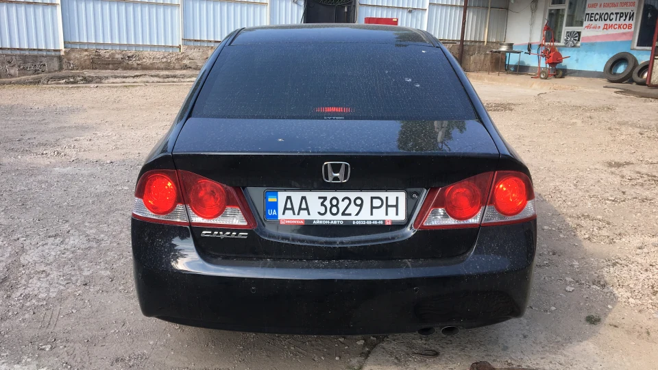 Honda Civic BRUNETTE 4