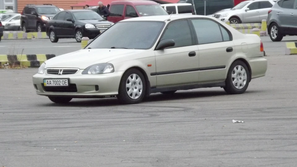 Honda Civic Міський джміль 4