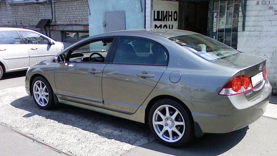 Honda Civic Мокрий асфальт 2