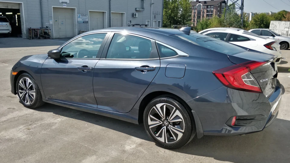 Honda Civic X 1.5T daily 4