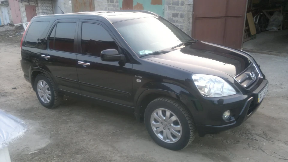 Honda CR-V брюнетка 2