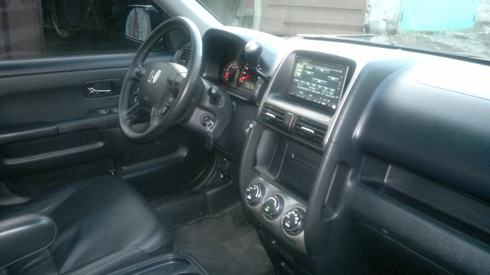 Honda CR-V брюнетка 3