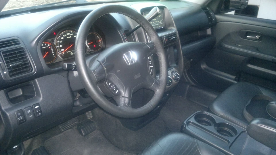 Honda CR-V брюнетка 4