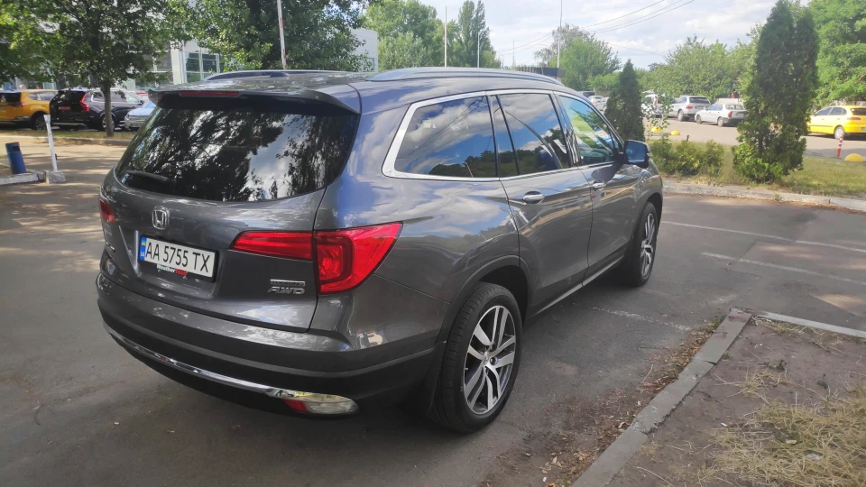 Honda Pilot TOURING AWD 2