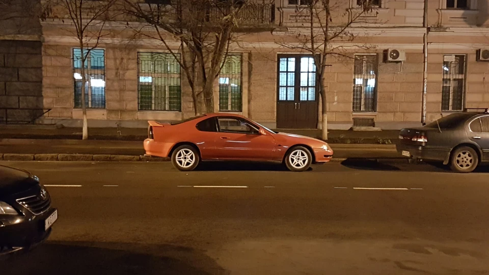 Honda Prelude Червоний сом 2