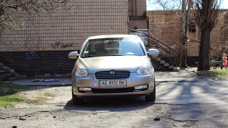 Hyundai Accent 1.4 DOHC MT 5