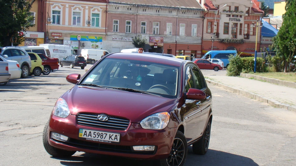 Hyundai Accent 1.4 вишнева ракета 5