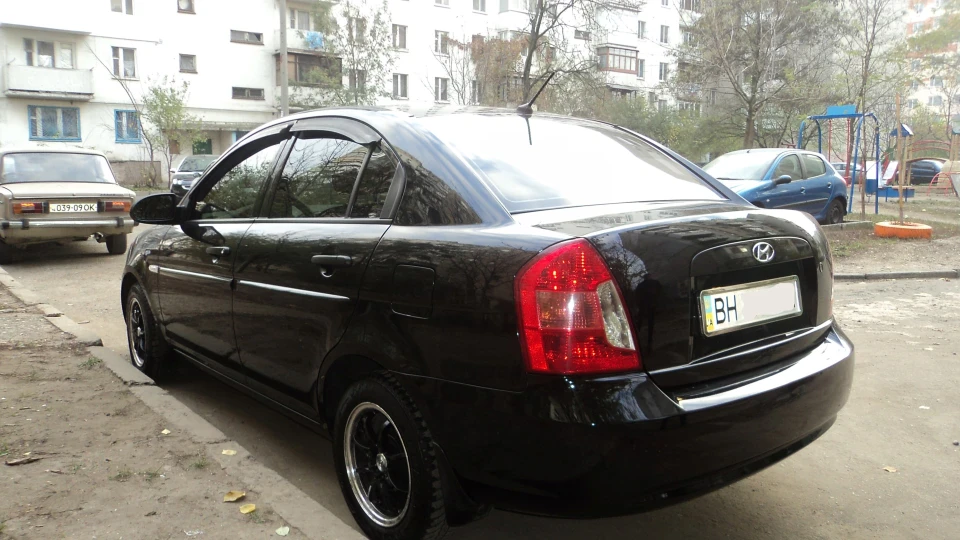 Hyundai Accent 1.4i AT Econo Basic+ 3