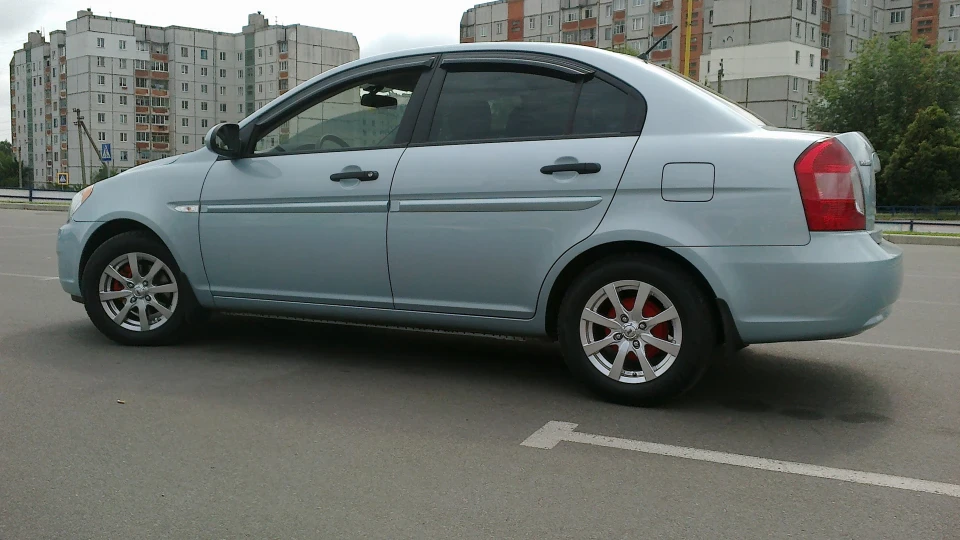 Hyundai Accent 1.4i 3