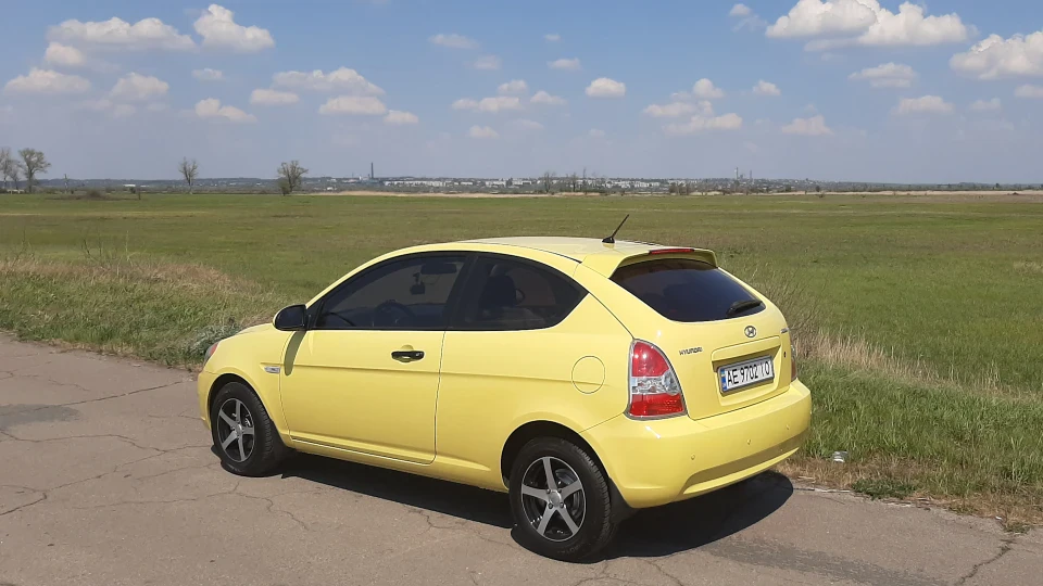 Hyundai Accent 1.6 3D 2