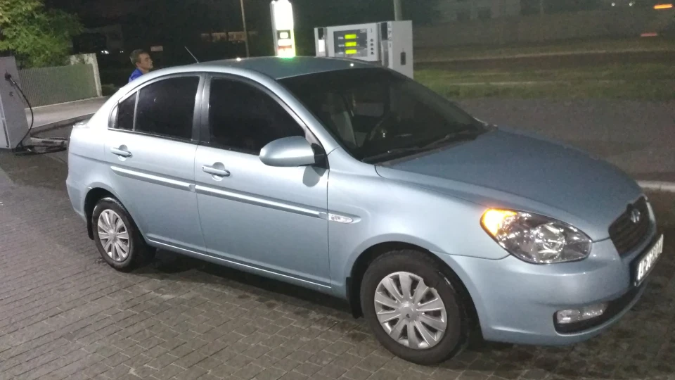 Hyundai Accent 1.6 MT 4