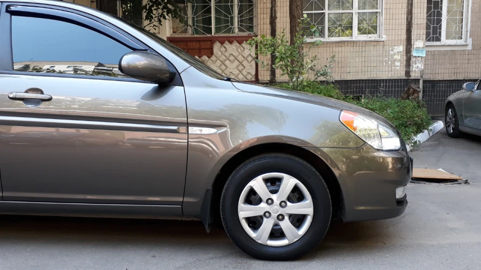 Hyundai Accent 1.6 5