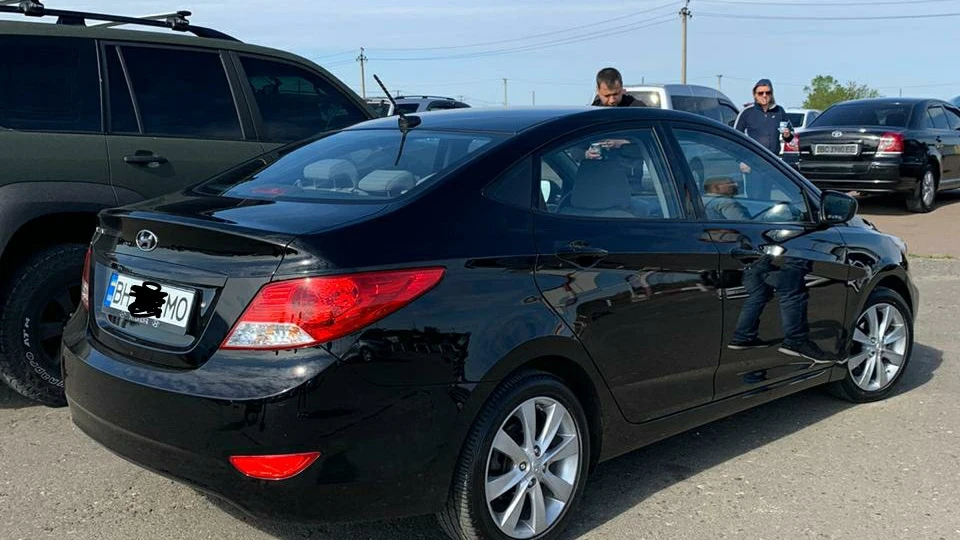 Hyundai Accent Американський чорний кінь