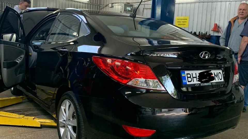 Hyundai Accent Американський чорний кінь 2