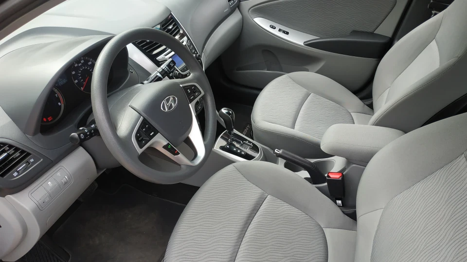 Hyundai Accent Американський чорний кінь 5