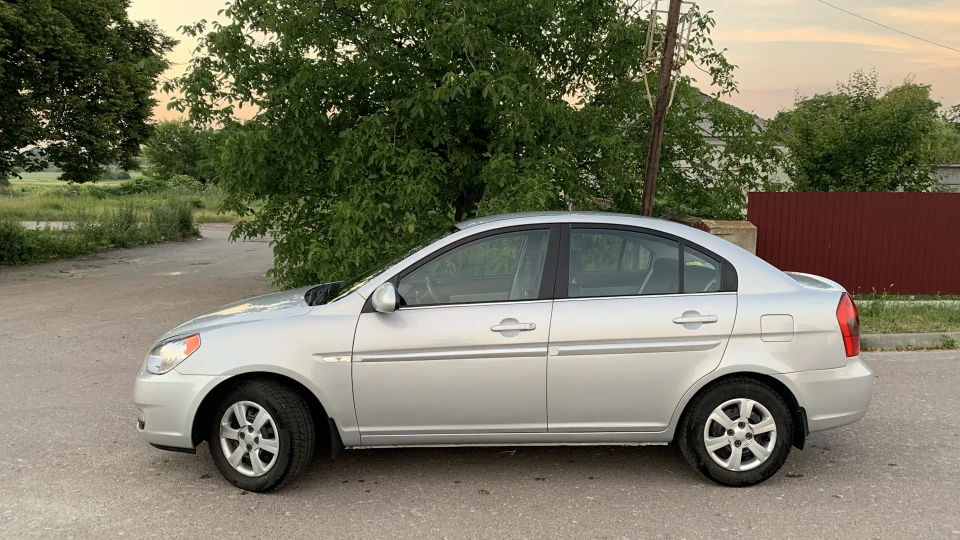 Hyundai Accent AT 2