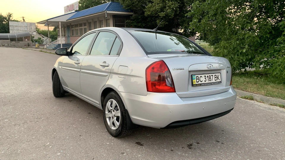 Hyundai Accent AT 3