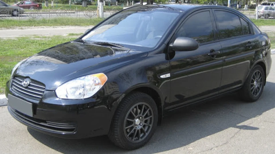 Hyundai Accent Black Metalik