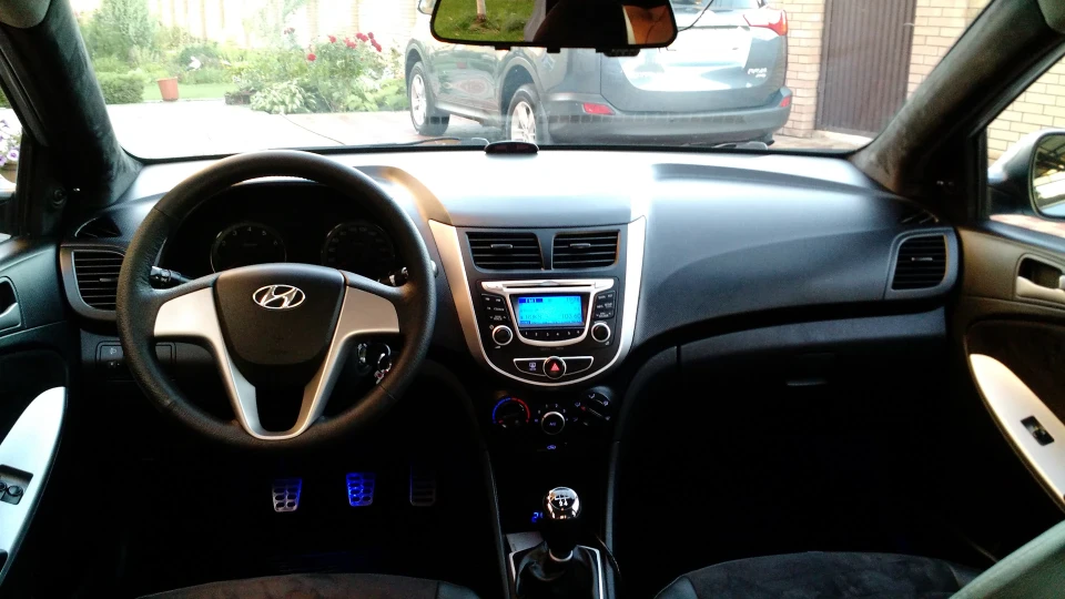 Hyundai Accent Blue 2
