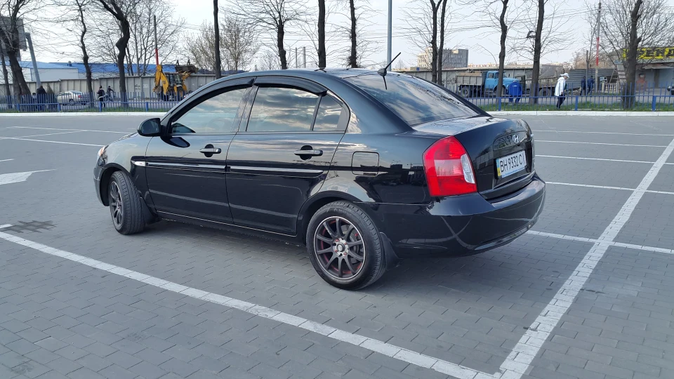 Hyundai Accent Чорна Блискавка