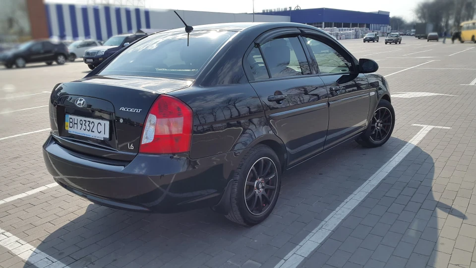 Hyundai Accent Чорна Блискавка 2