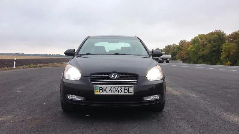 Hyundai Accent Чорний